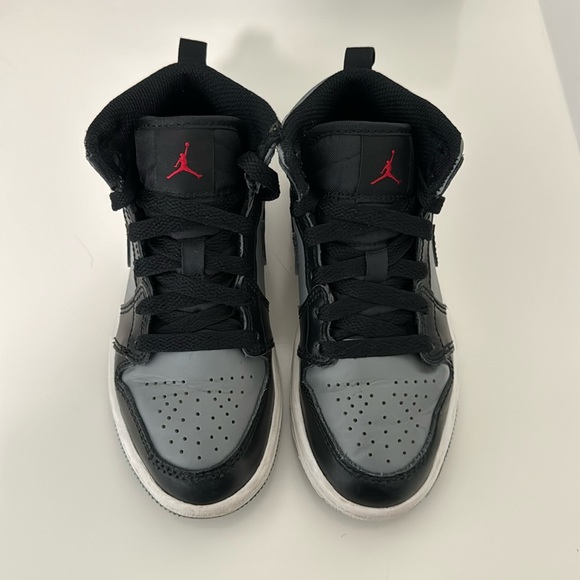 Little kids Jordan 1 Mid, size 11c, black/gym red/particle gray - Picture 4 of 4